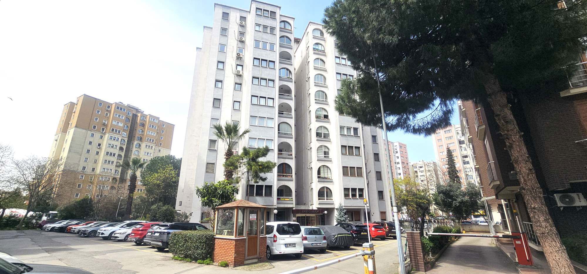 KADIKÖY ATATÜRK CADDESI EKE SITESINDE İÇI FULL YAPILI EŞYALI 3+1