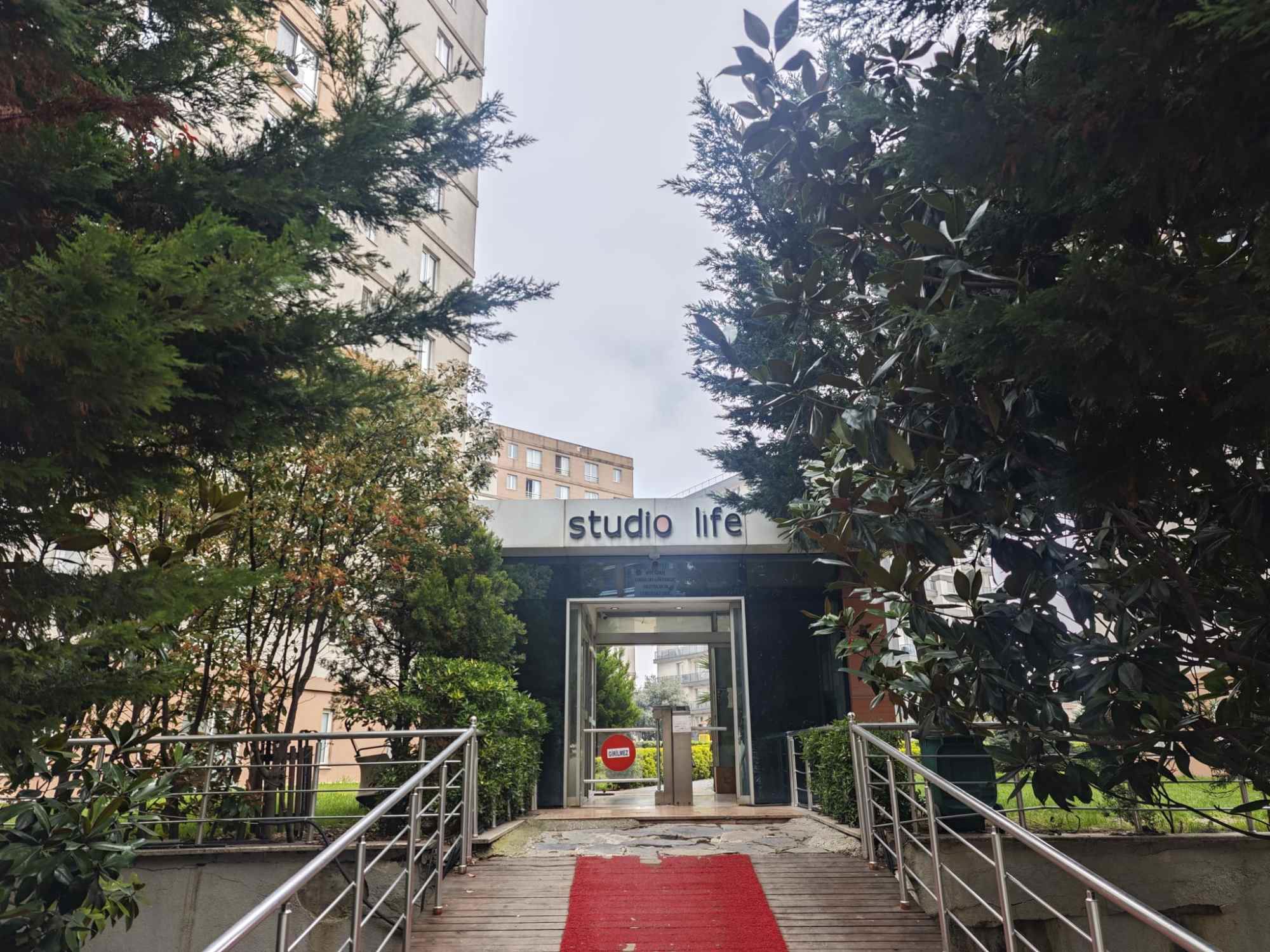 STUDIO LIFE SİTESİ'NDE SATILIK 1+1 METROBÜSE 7 DK.