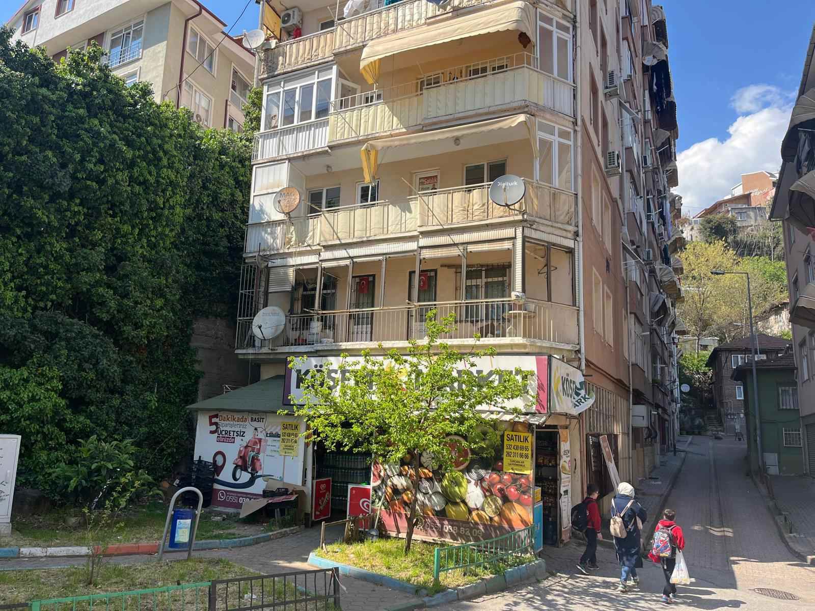 İZMİT PORTAKAL HAFIZ KONAĞI KARŞISI 3+1 SATILIK ARAKAT DAİRE