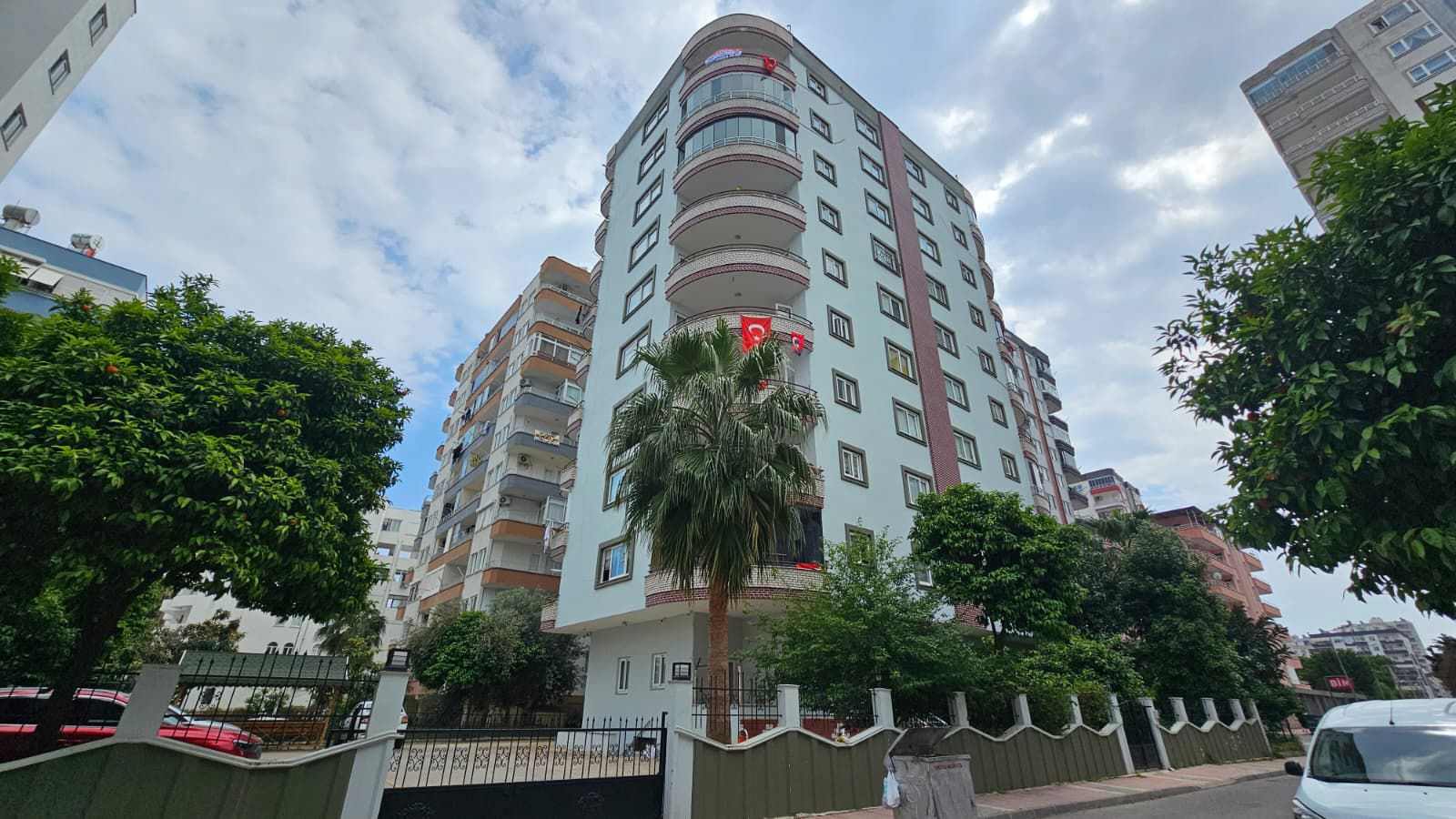 REMAX RİNA'DAN MEZİTLİ VİRANŞEHİR'DE DENİZ MANZARALI GENİŞ 3+1