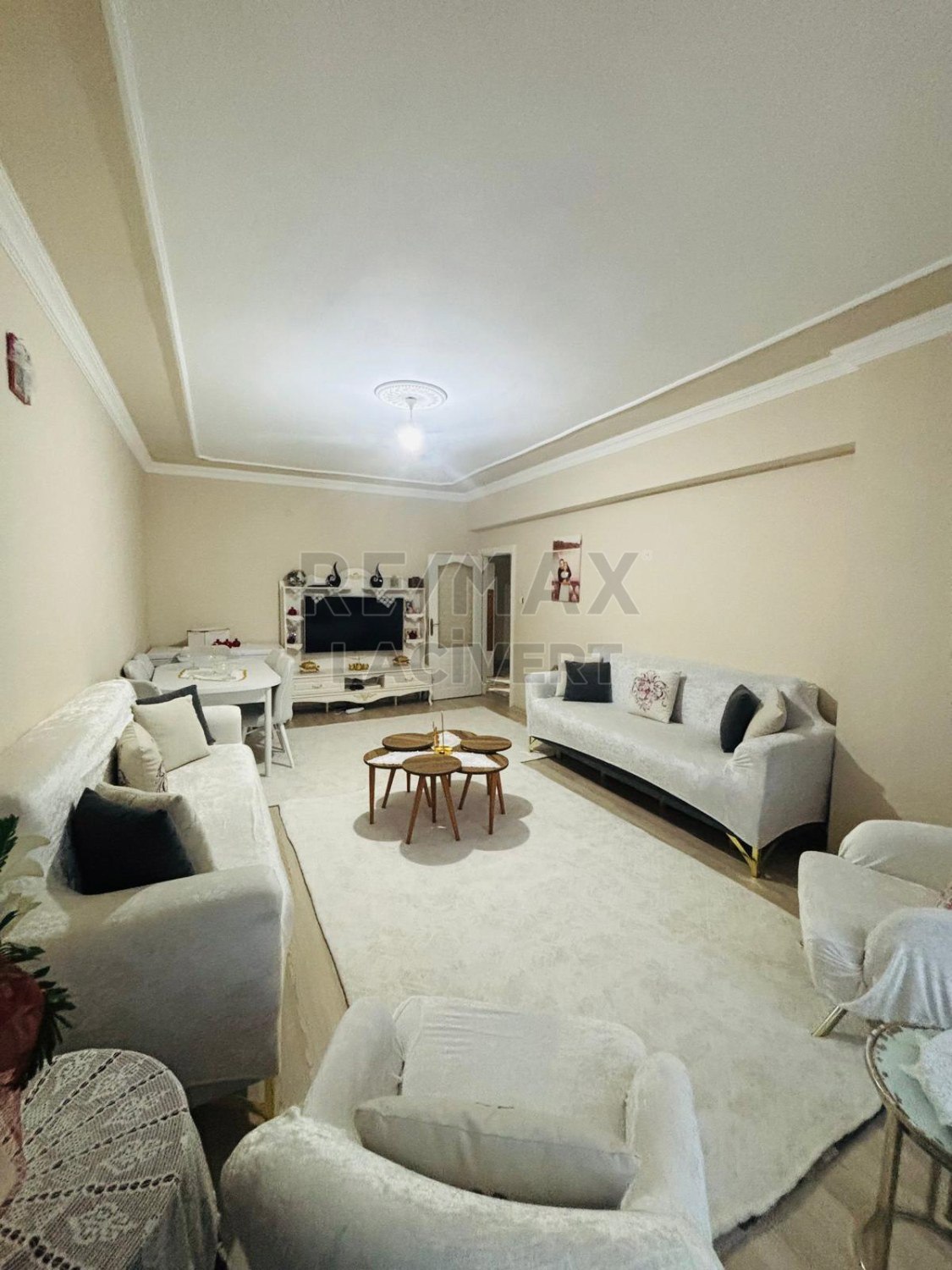 RE/MAX LACİVERT'TE HİLALKENT ÖZBAĞ SİTESİ'NDE SATILIK 3+1 DAİRE