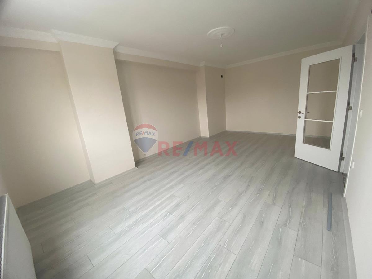 ÇAYIROVA YENİ MAH MERKEZİ KONUMDA 1+1 KULLANIŞLI KİRALIK DAİRE