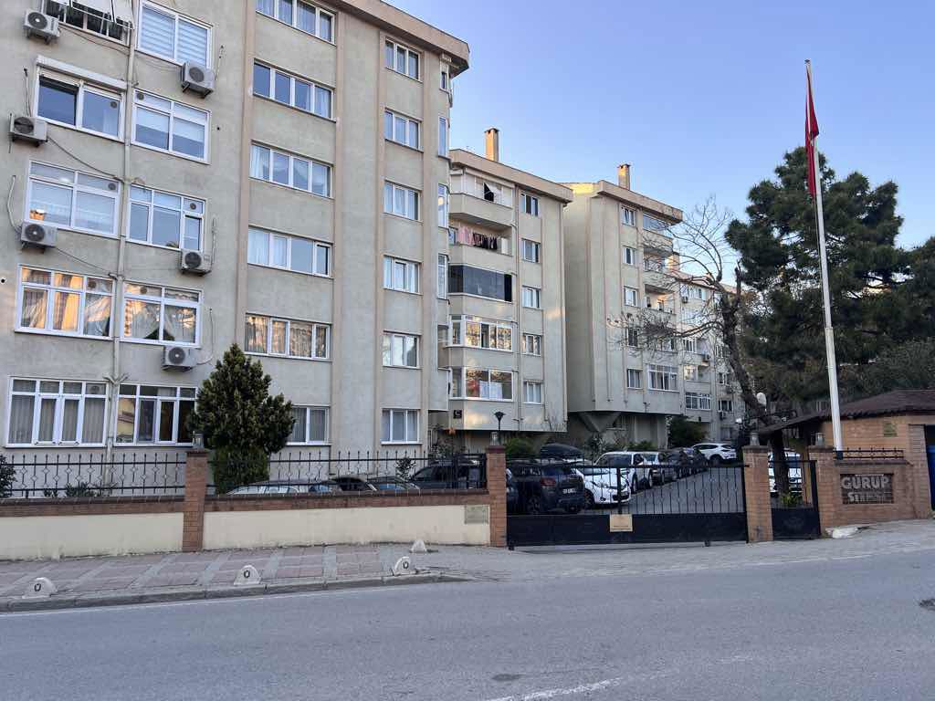ALTUNİZADE SİTE İÇİNDE KİRALIK ARAKAT DAİRE