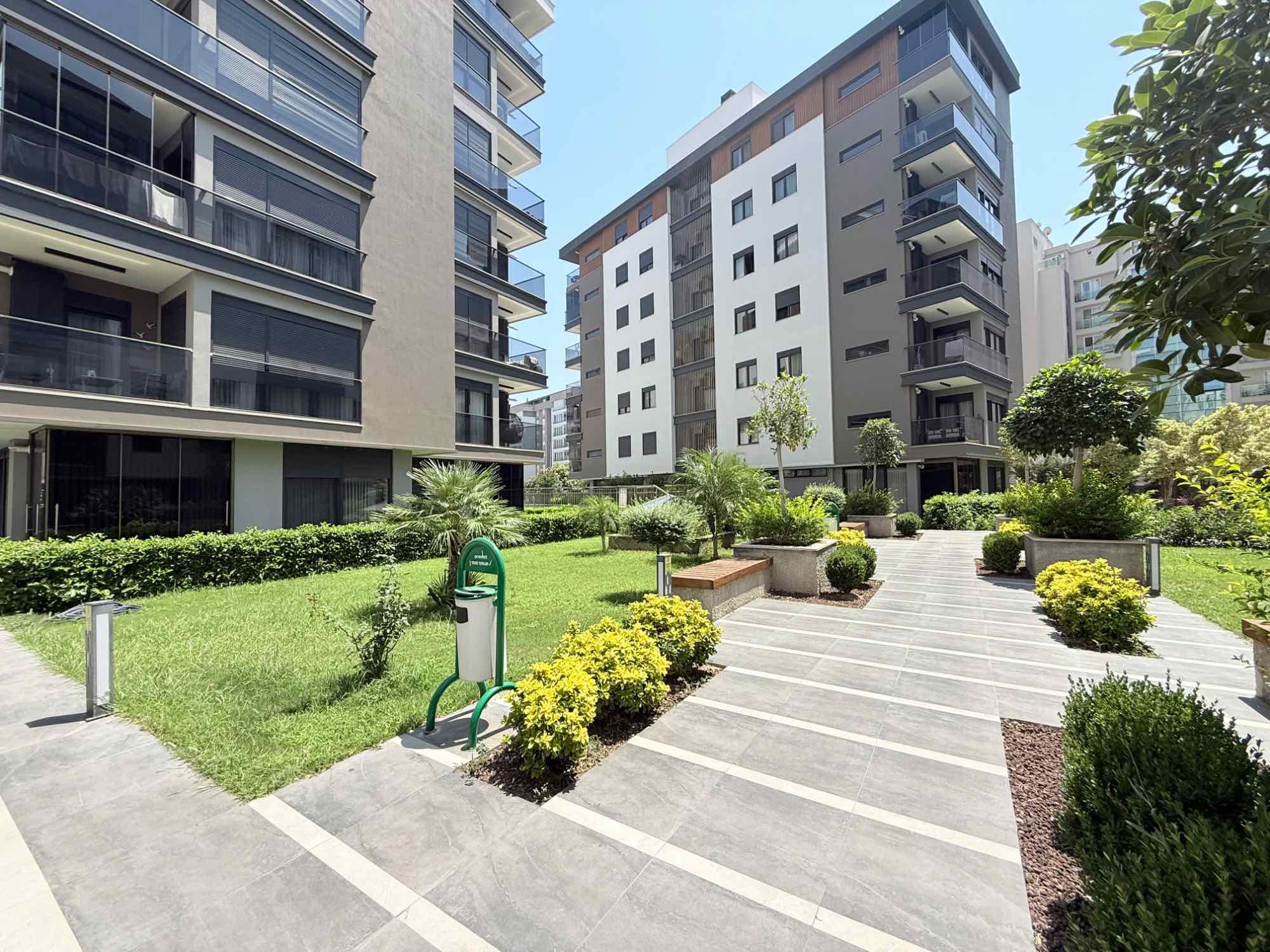 UNCALI'DA SİTE İÇERİSİNDE HAVUZLU & GÜVENLİKLİ 2+1 KİRALIK DAİRE