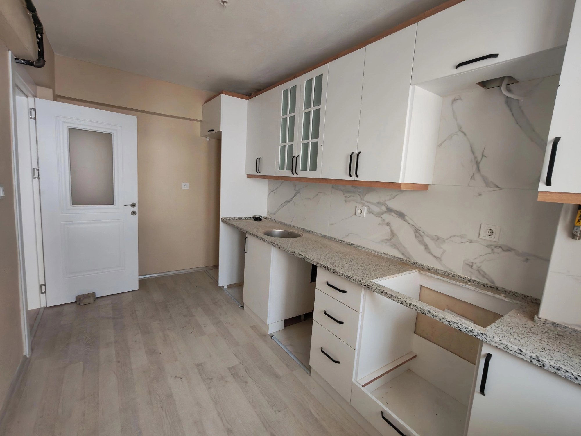 MANİSA YUNUSEMRE BARBAROS’TA FULL TADİLATLI 3+1 | ÇİFT BALKON | BOŞ DAİRE
