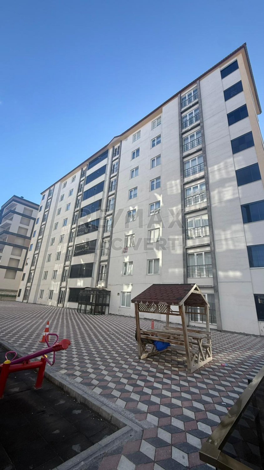 RE/MAX LACİVERT'TEN  YILDIZKENT'TE 3+1 SATILIK DAİRE