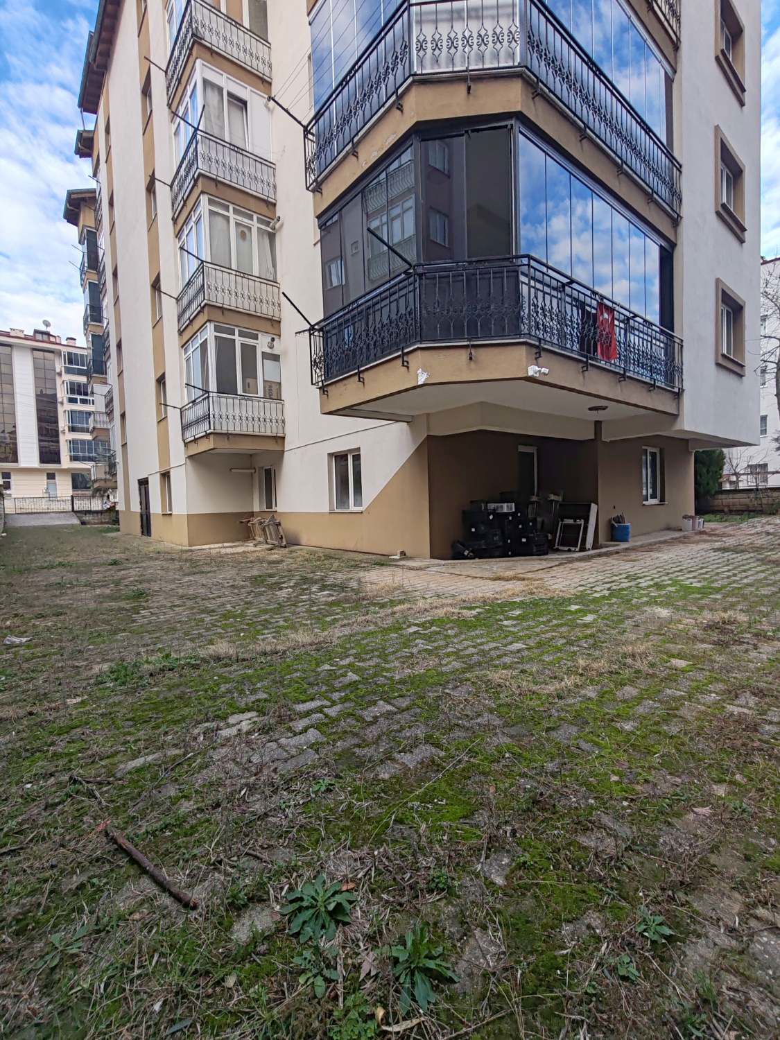 ADALET MH MERKEZİ KONUMDA İŞ YERİNE UYGUN 2+1 100M2