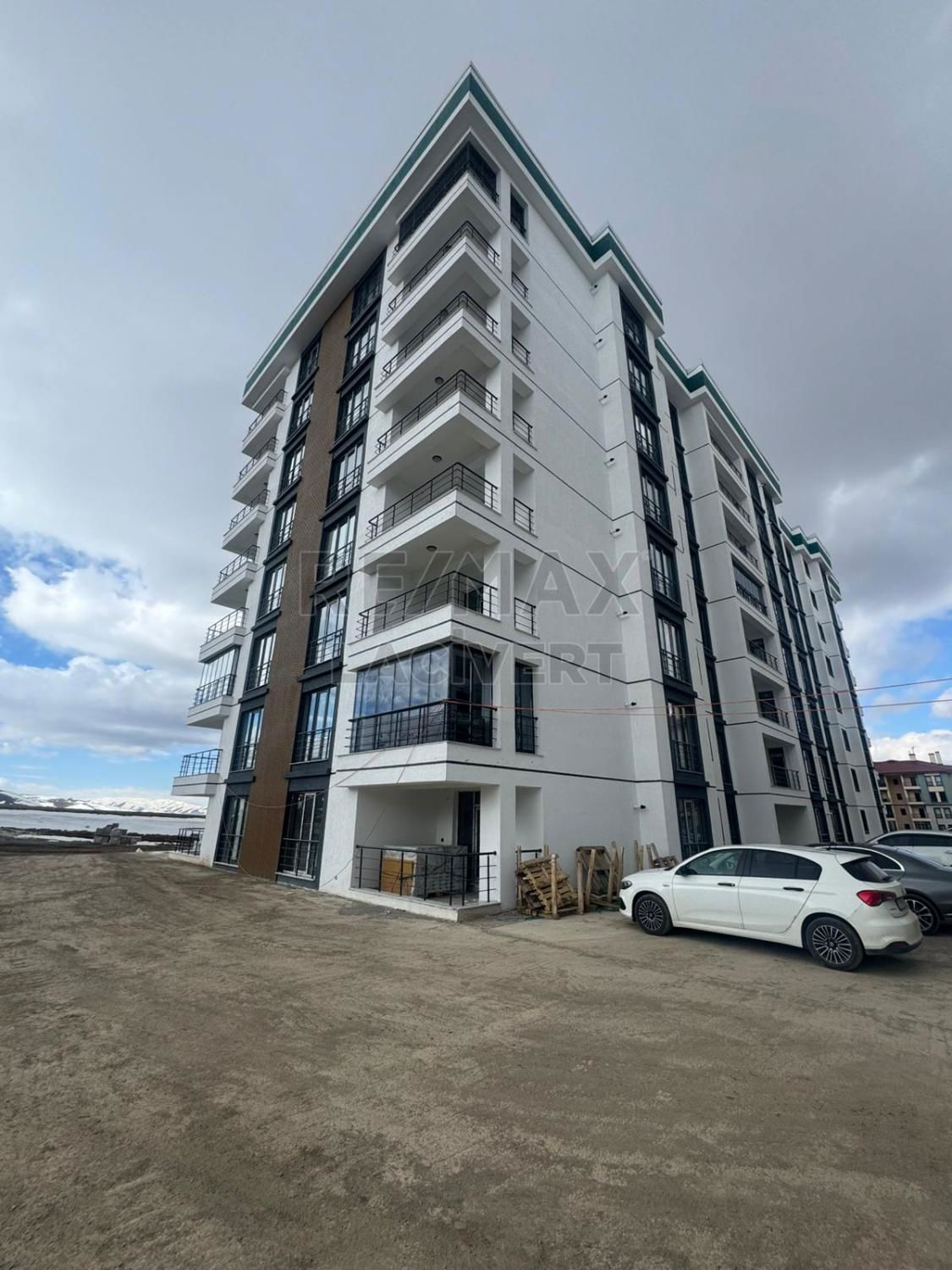 RE/MAX LACİVERT'TEN YILDIZKENT'TE 3+1 KİRALIK DAİRE