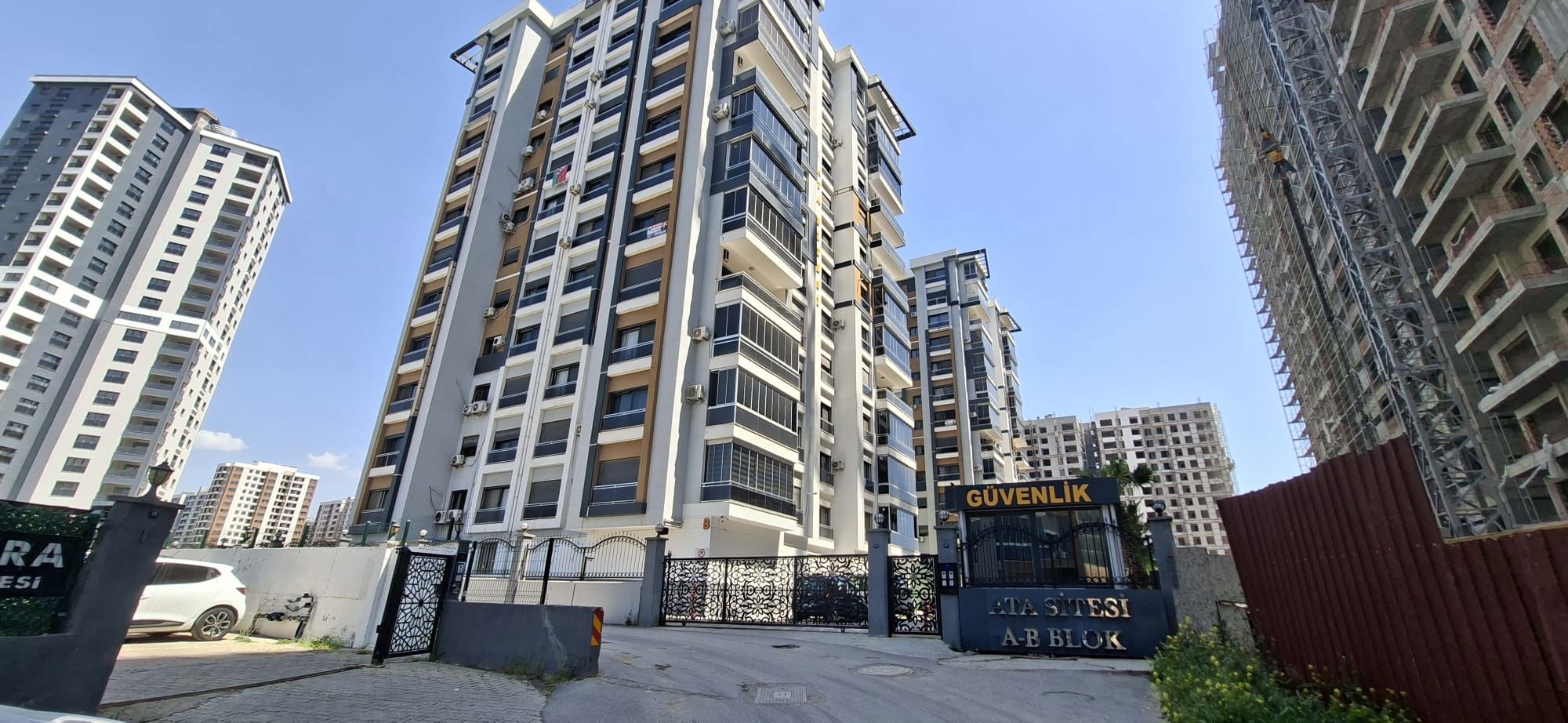 KARŞIYAKA ÖRNEKKÖYDE SİTE İÇİNDE ARA KAT 3+1 KİRALIK DAİRE