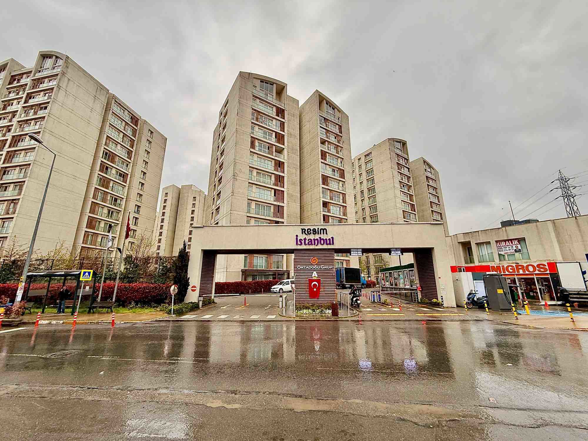 RESIM İSTANBULDA SITE İÇI YÜKSEK KAT 70 M2 KIRALIK 1+1 DAIRE