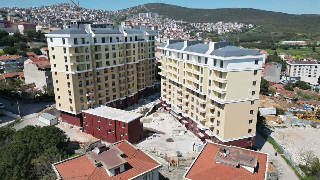 BERFİN TOPAL'DAN 4.KAT ESTEKENT SİTESİ'NDE 3+1 SATILIK DAİRE