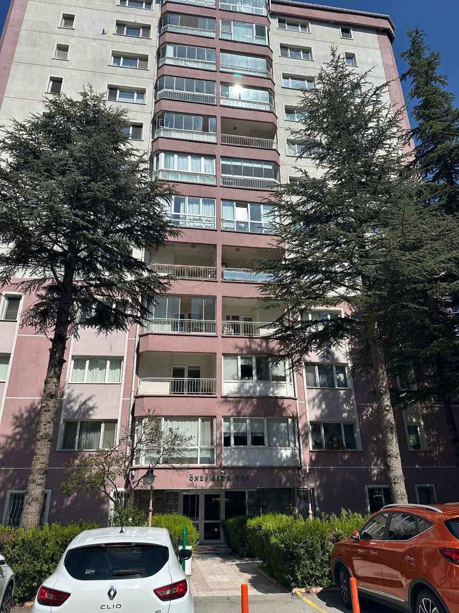 ÇIĞDEM MAHALLESI YENI ESENKENT SITESINDE ARAKAT SATILIK 3+1