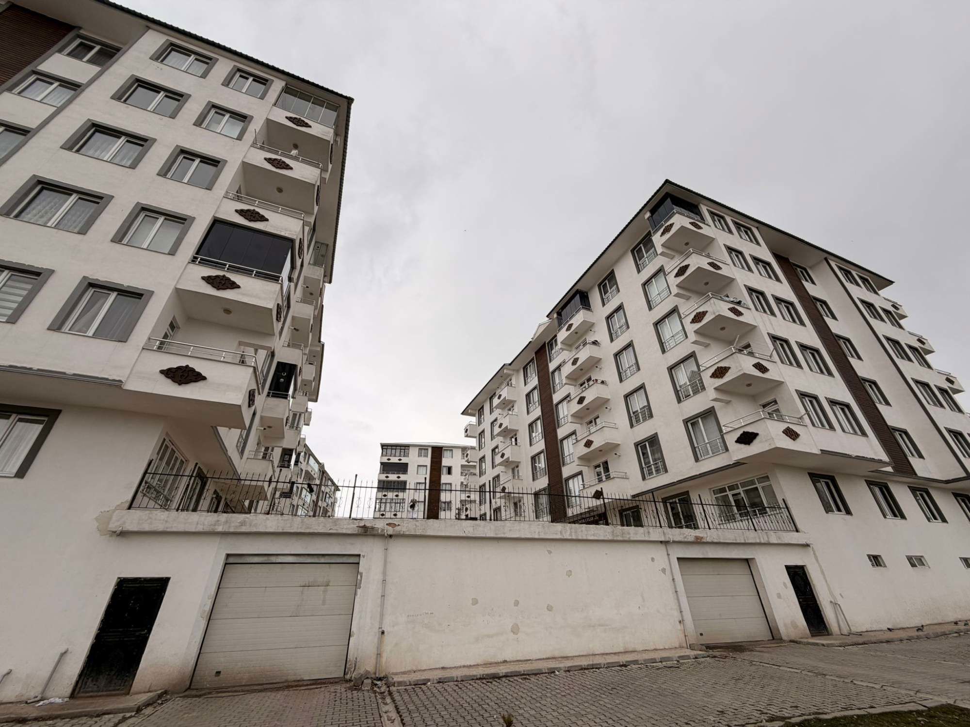 REMAX ARTIS'DEN A.GAZI'DE SATILIK 4+1 DAIRE