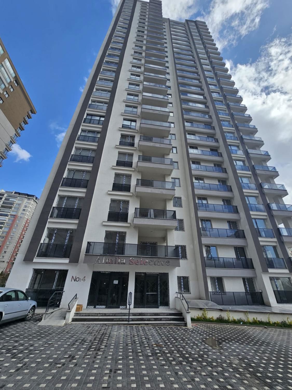 ŞENTEPE'DE MERKEZI KONUMDA GİRİŞ KAT TERASLI 4+1 SATILIK DAIRE