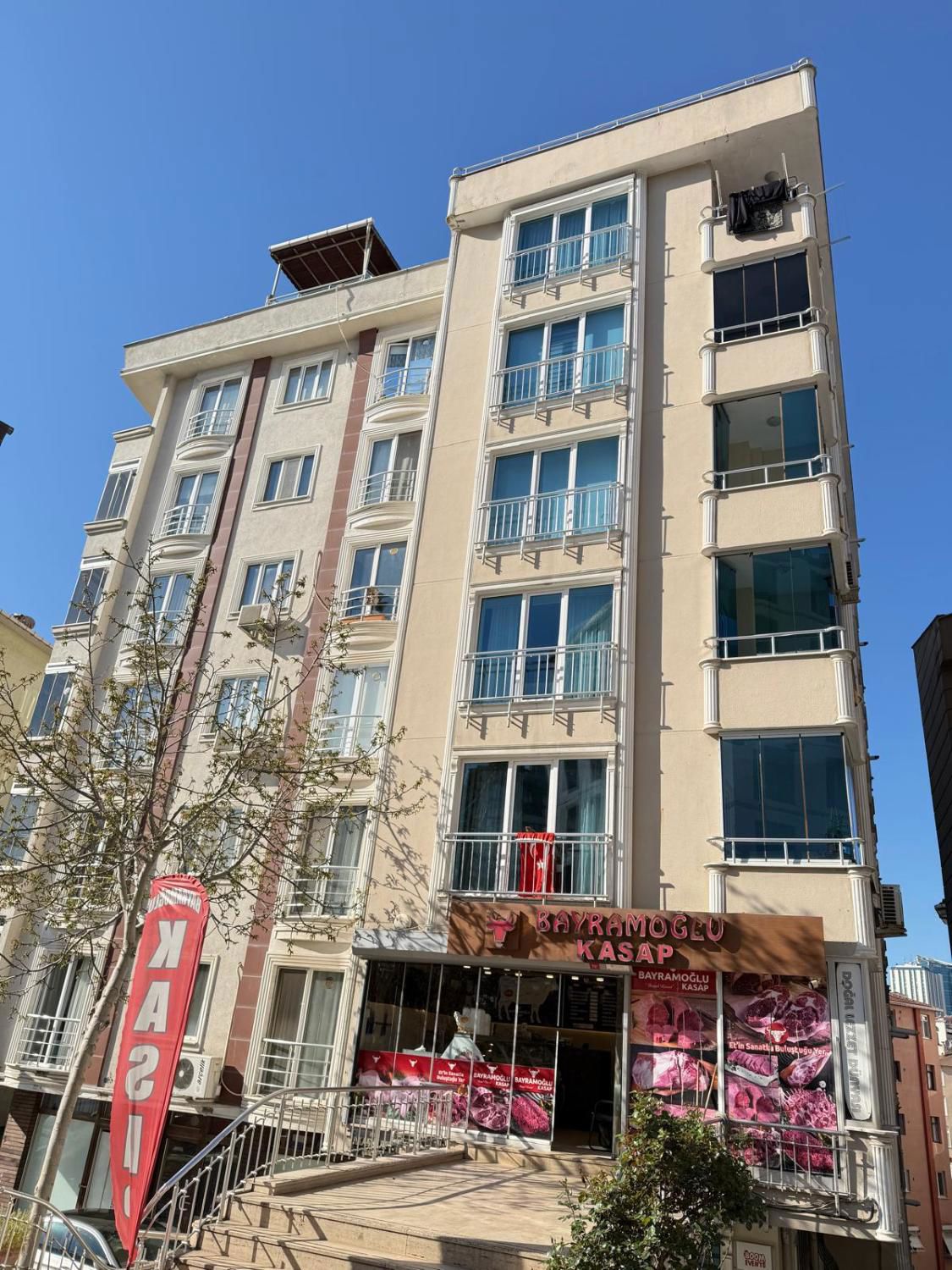 DİKİLİTAŞ'TA SATILIK ARAKAT DAİRE