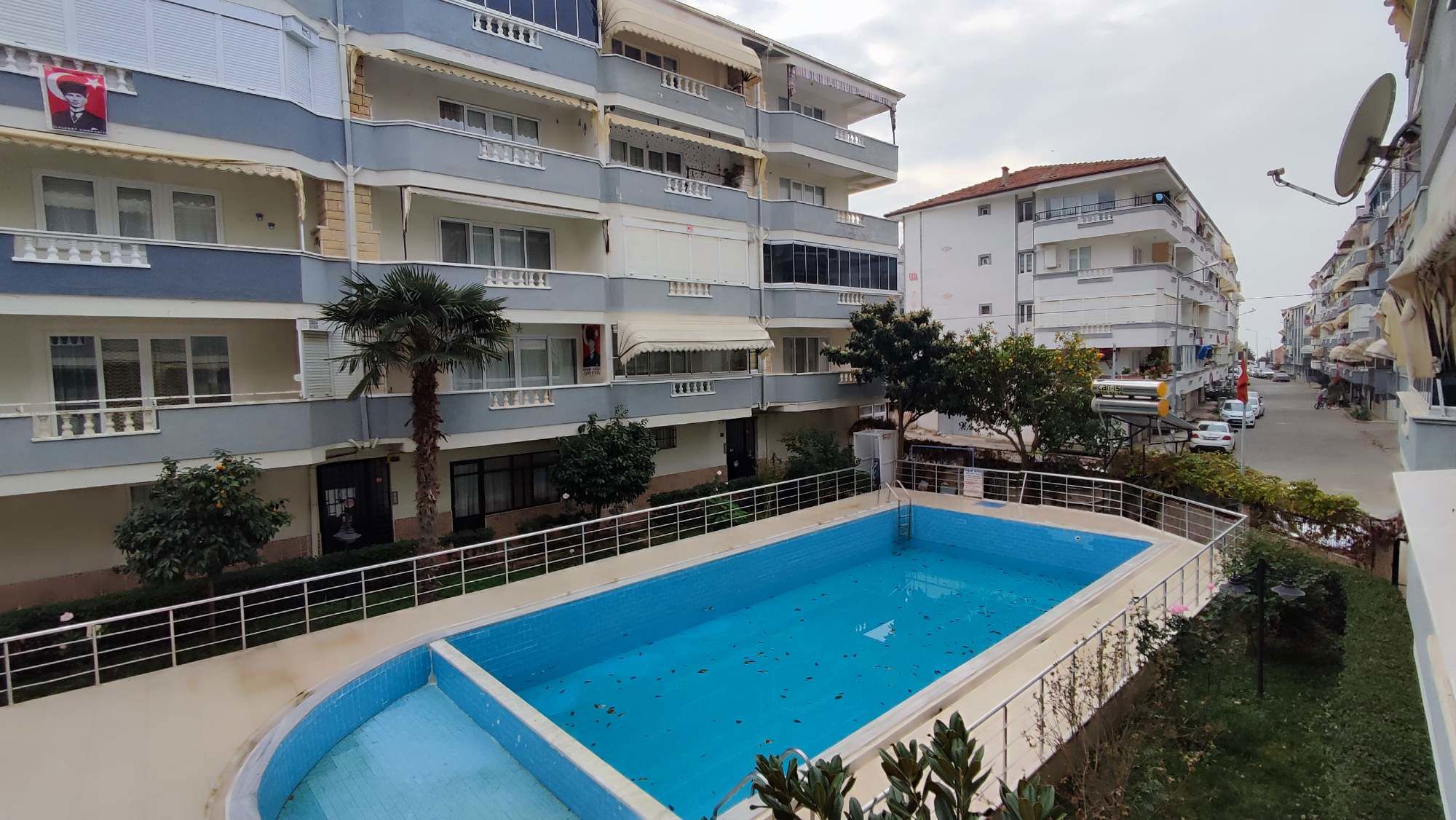 RE/MAX İNCİ'DEN KUMLA MH. SİTE İÇİNDE HAVUZLU SATILIK 2+1 DAİRE