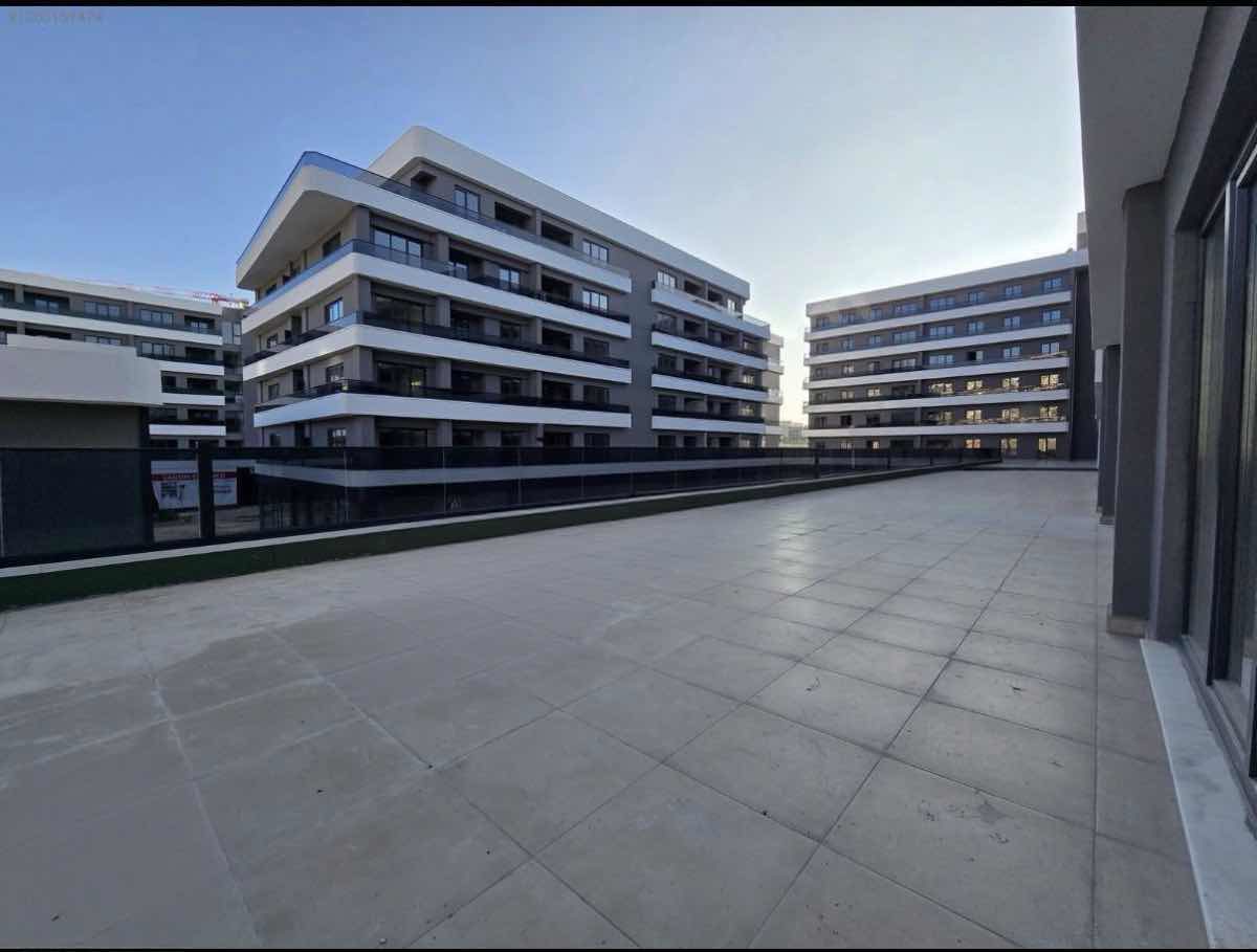 LAGOM’DA 30 M2 TERASLI / TABELA YETKİLİ / YÜKSEK KİRA GETİRİLİ FIRSAT OFİS!