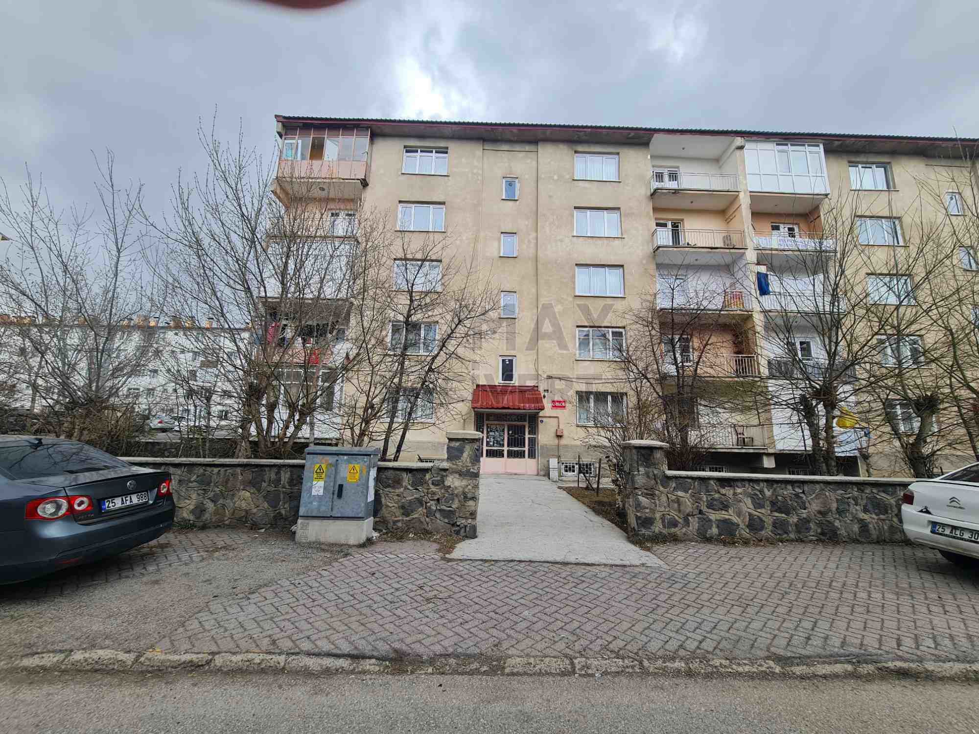 RE/MAX LACIVERT'TEN YENIŞEHIR'DE SATILIK 3+1 DAIRE