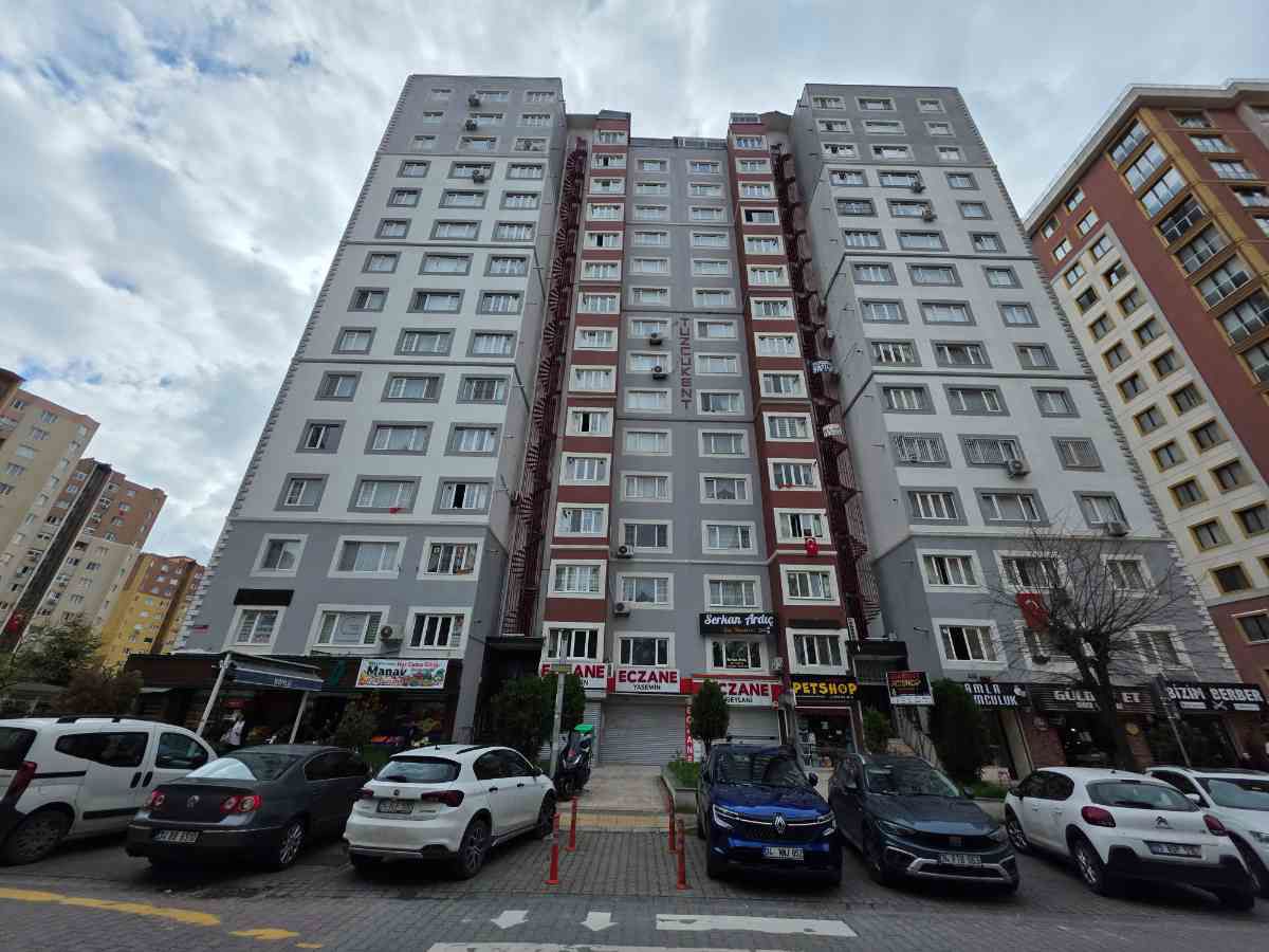 BEYLİKDÜZÜ BARIŞ MAH TUZLU KENT SİTESİ 3+1 SATILIK ARA KAT