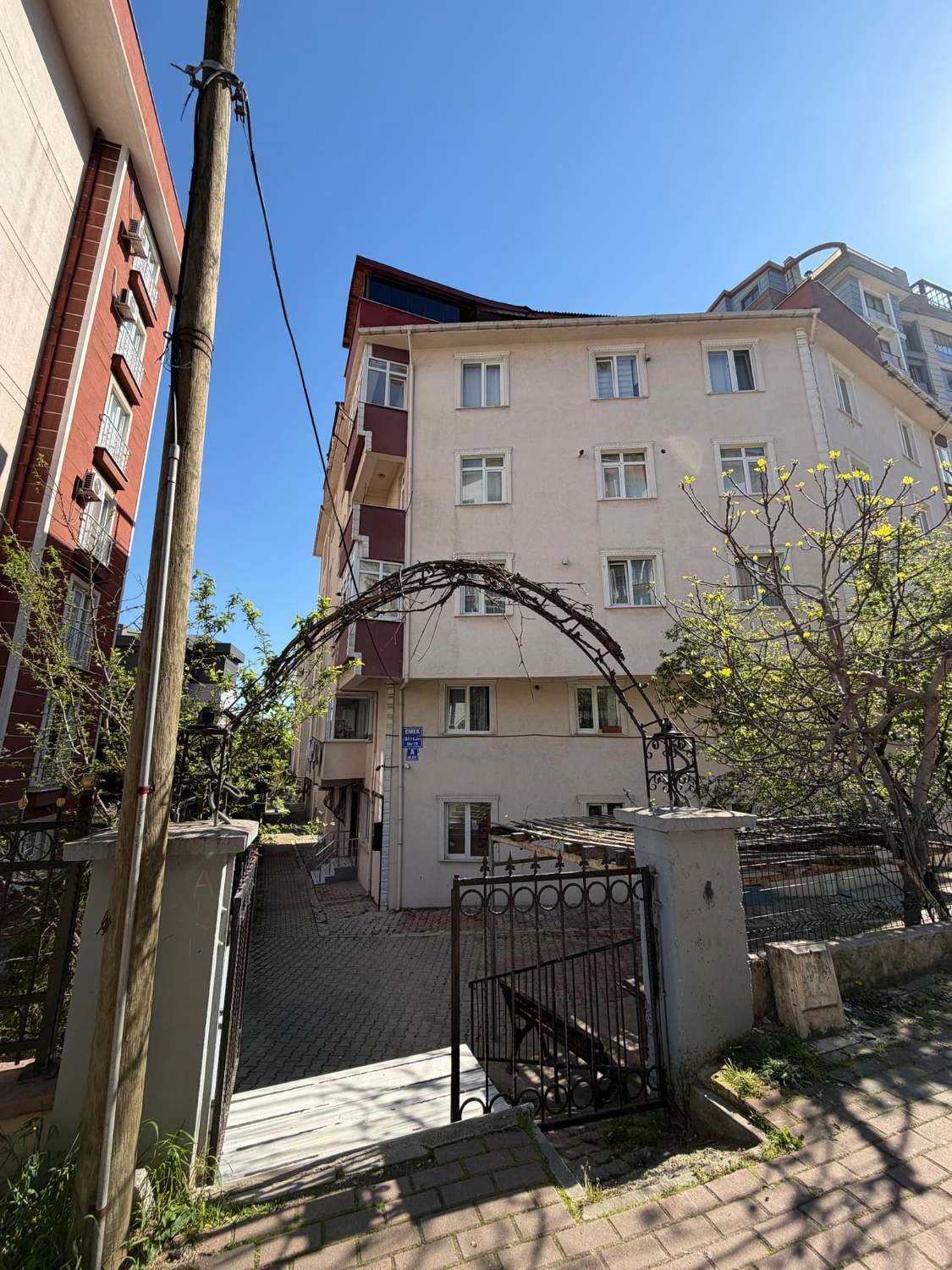 KURTKÖY ŞEYHLİDE İKİ AYRI GİRİŞLİ SATILIK DUBLEKS DAİRE