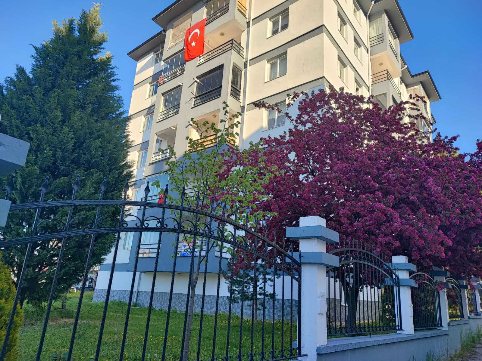 RE/MAX MOD'DAN BATIKENT LİMAN CADDESİ'NDE KİRALIK 3+1 DAİRE