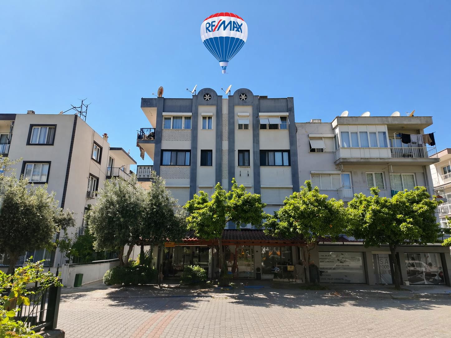 SELÇUK’TA MERKEZİ KONUMDA 3+1 EŞYALI GENİŞ DAİRE