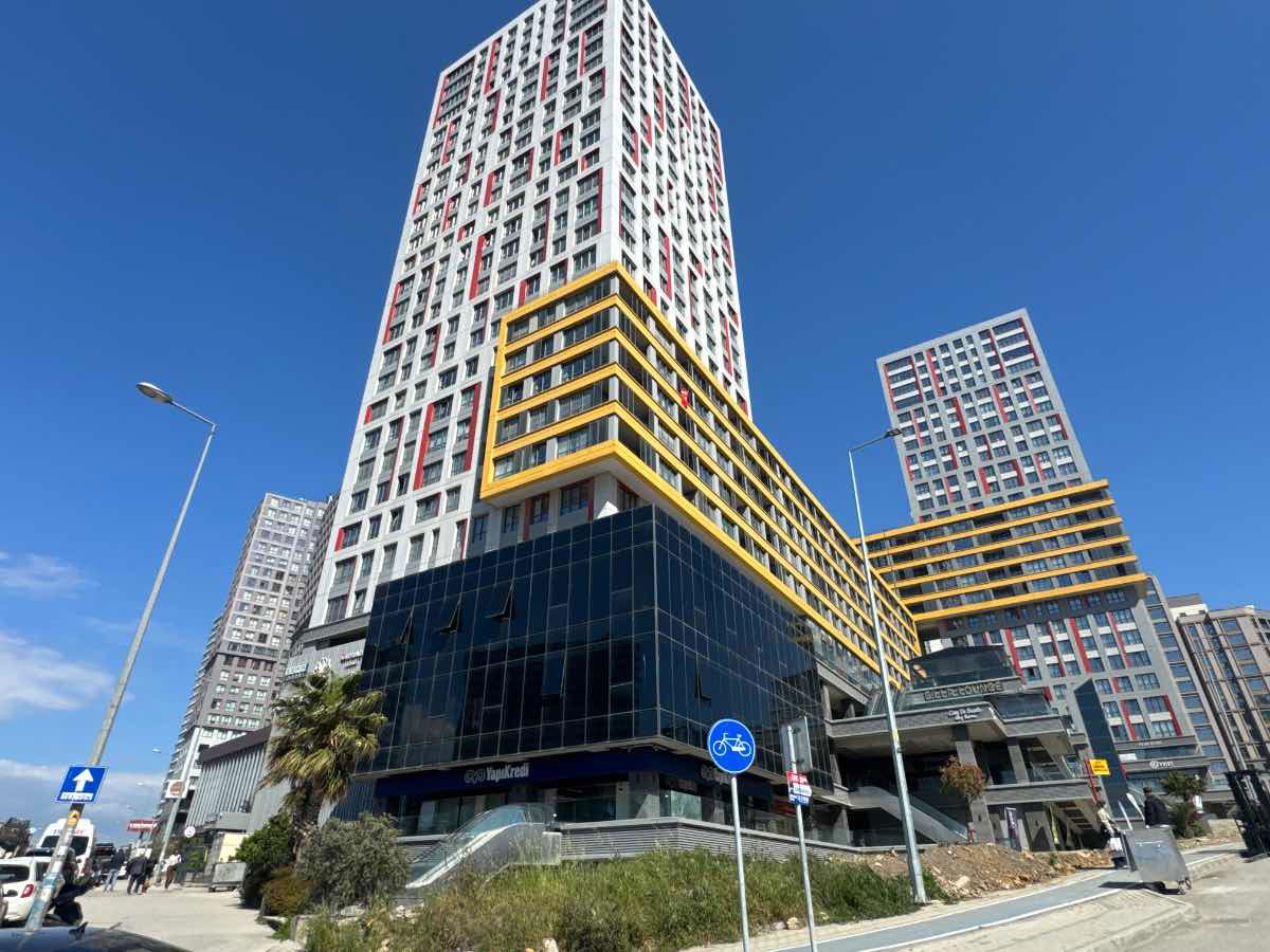 EVİNPARK KADIKÖY' DE GÜNEY CEPHE 2+1 KÖŞE DAİRE