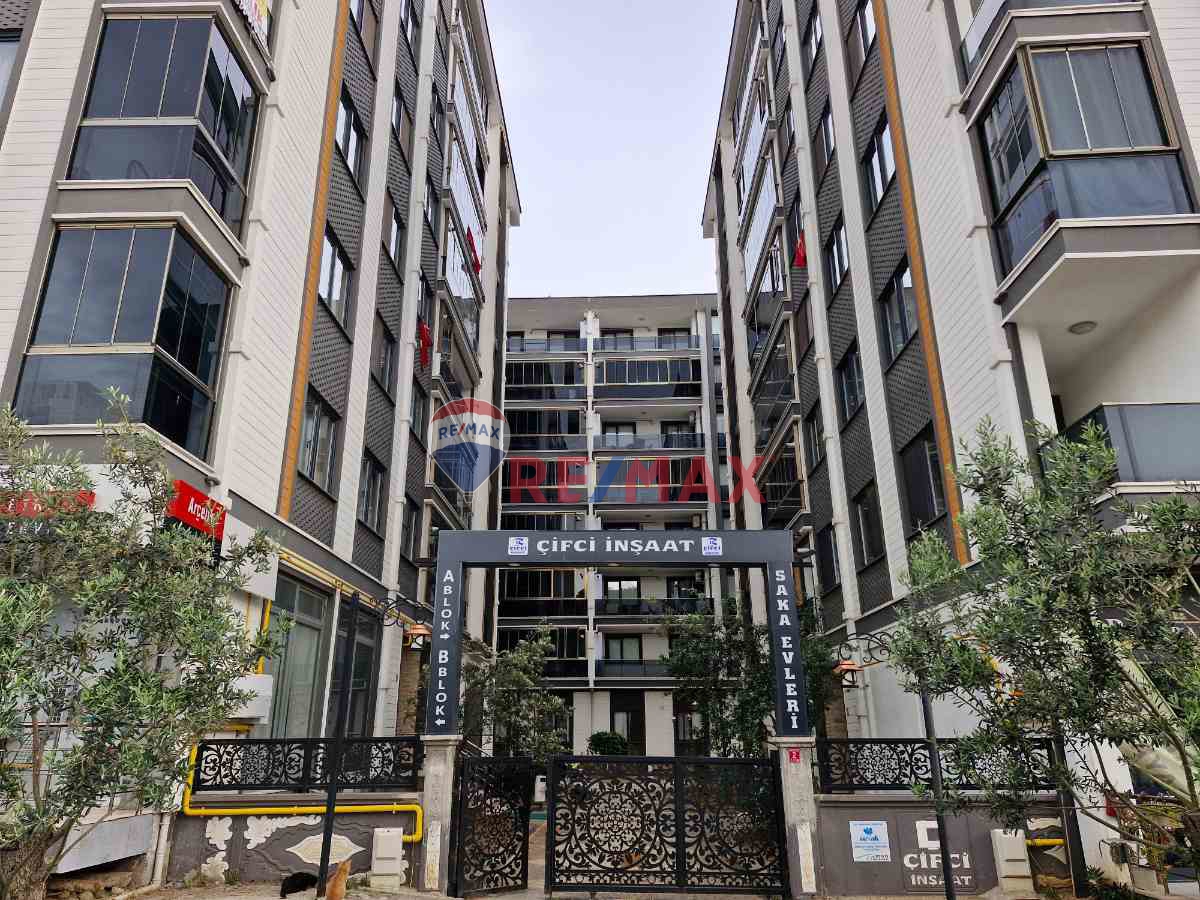 EDREMİT KADIKÖY'DE SİTE İÇERİSİNDE KİRALIK 2+1 DAİRE