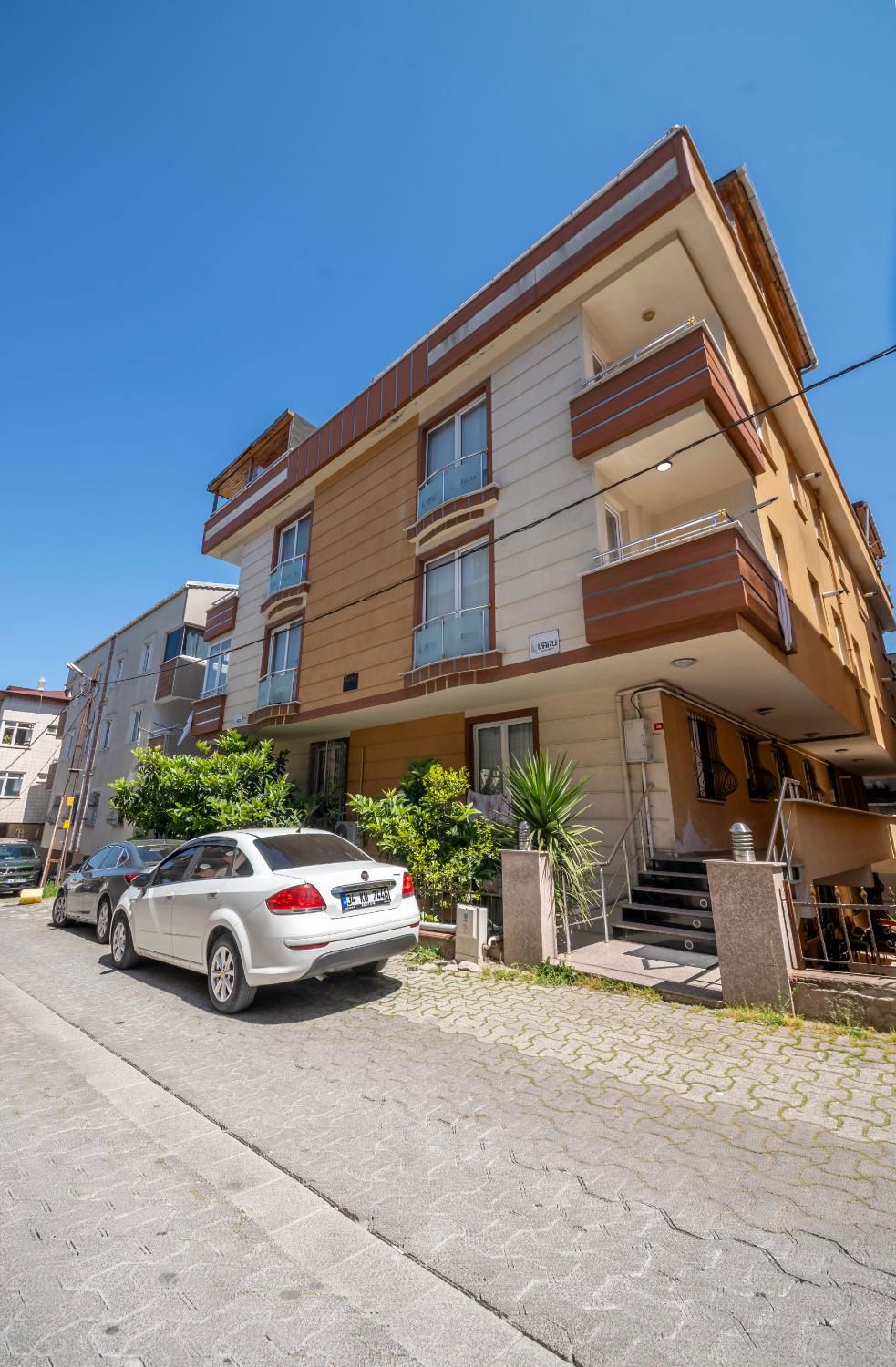 KAYIŞDAĞI'NDA METROYA YAKIN 3+1 FULL EŞYALI DAİRE