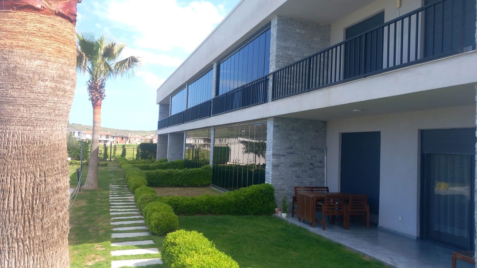AYVALIK KÜÇÜKKÖY GOLDMAN SITESI’NDE GIRIŞ KATI 2+1 KIRALIK DAIRE