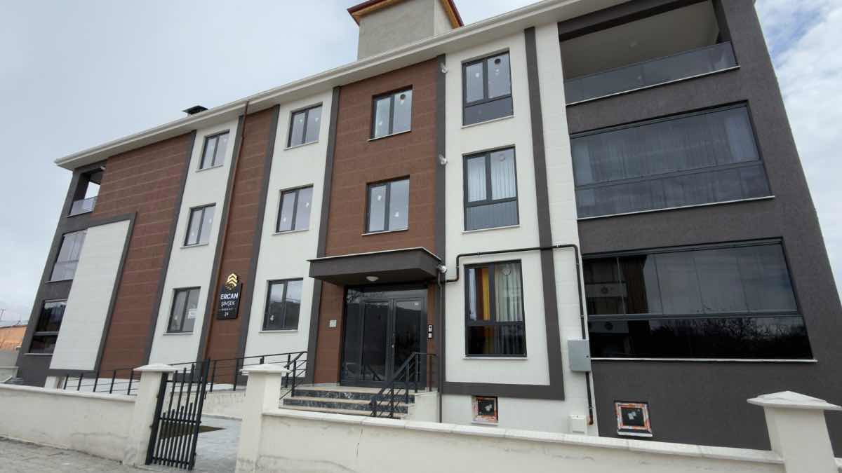 REMAX DEM'DEN DEMİRKENT MAH. ARA KAT 2+1 SATILIK DAİRE