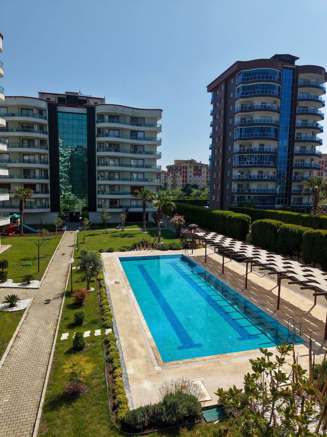 GÜZELYURTTA HAVUZLU SITEDE 4+1 GENIŞ 205 M² ARA KAT LÜX DAIRE