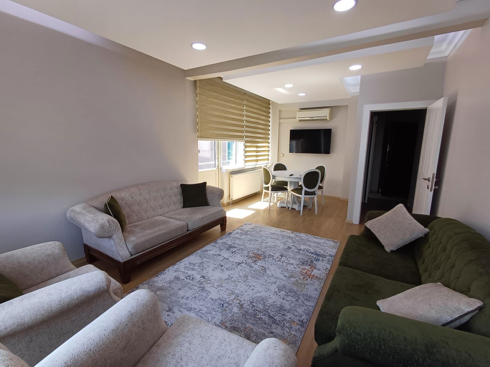 ÇANKAYA SAĞLIK MAHALLESİ ASANSÖRLÜ FULL EŞYALI KİRALIK DAİRE