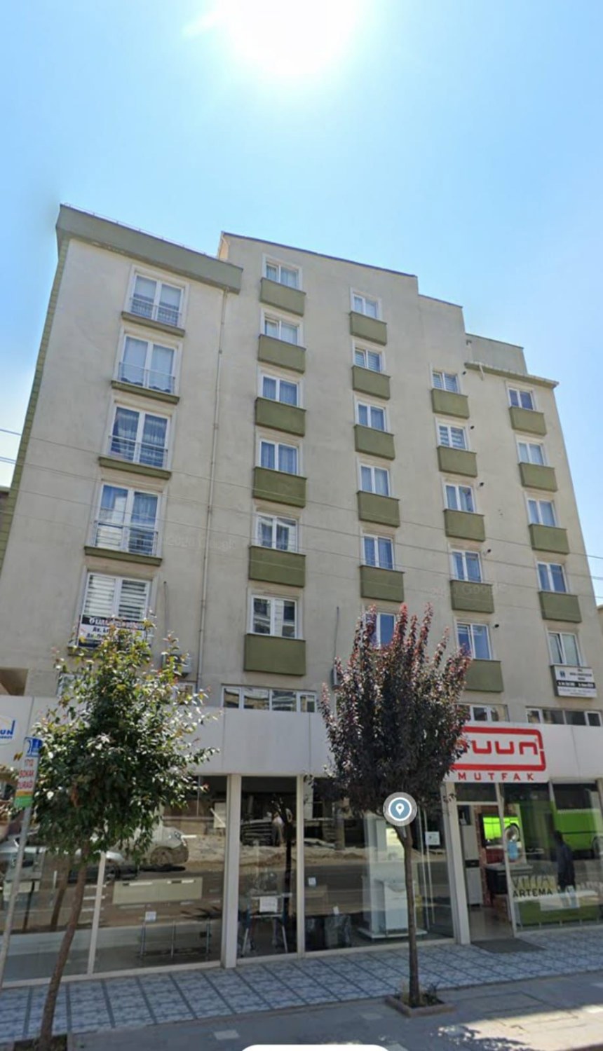 GEBZE MEVLANA MAHALLESİNDE CADDE ÜZERİNDE KİRALIK 4+1 DAİRE