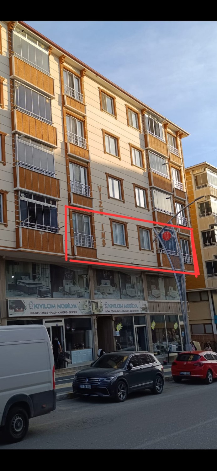 PINARHİSAR MERKEZDE CADDE CEPHELİ 3+1 2.KAT UYGUN FİYATLI DAİRE