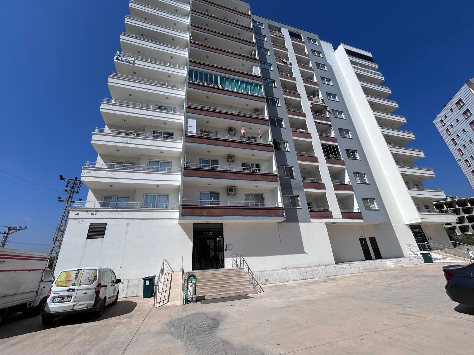 REMAX RİNA'DAN ERDEMLİ ARPAÇBAHŞİŞ MAH.DE FULL EŞYALI 2+1 DAİRE