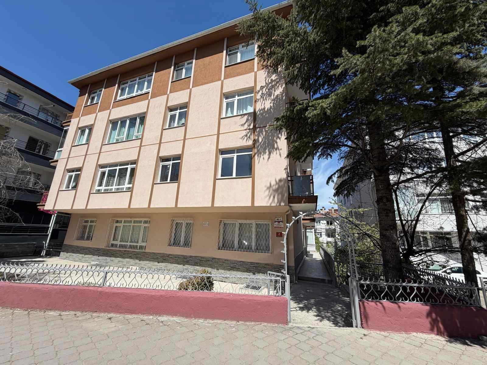 SOKULLU MEHMET PAŞA CADDESİNDE KİRALIK 3+1 YENİ BOYALI DAİRE