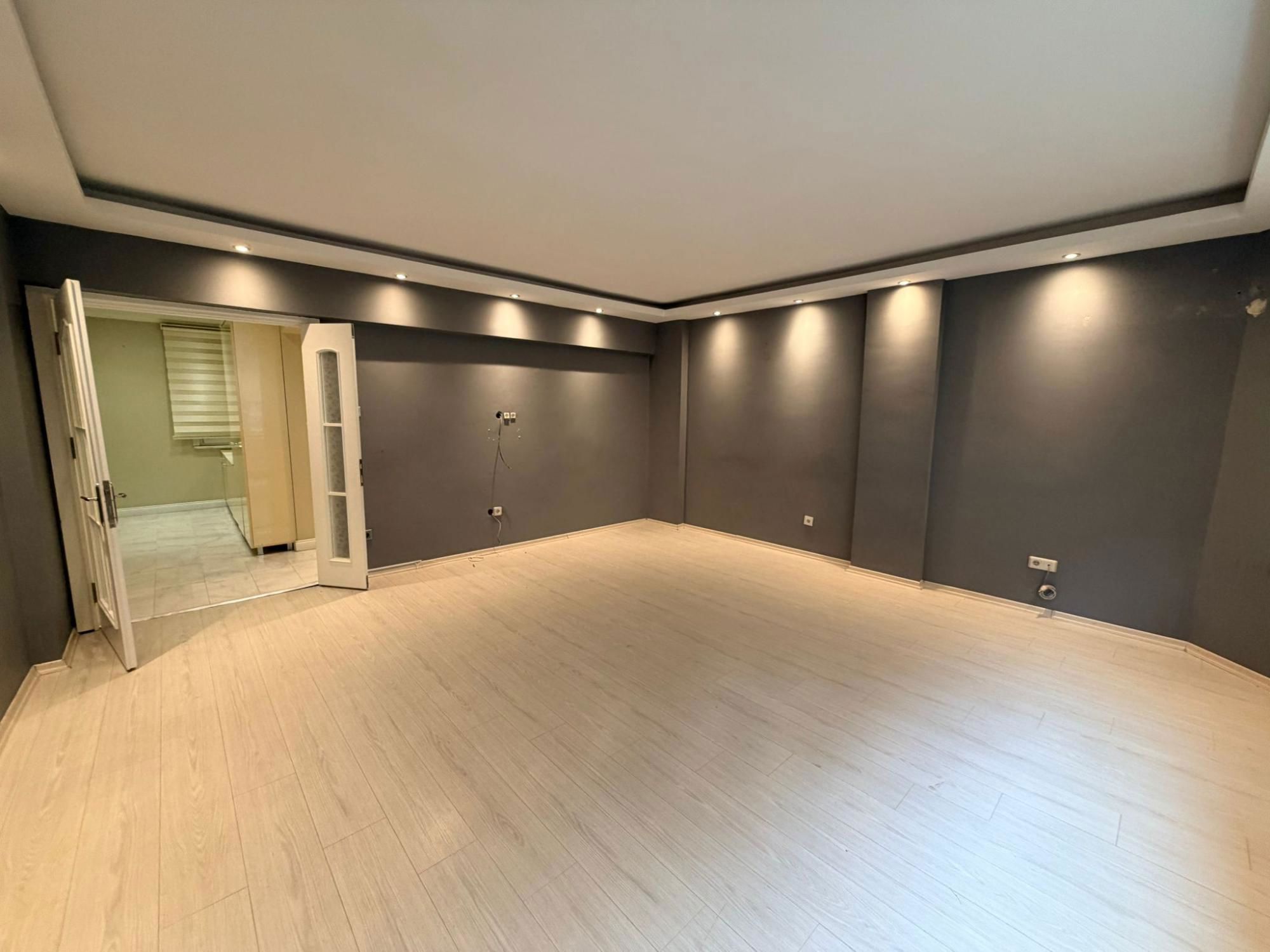 REMAX KONSEPT'TEN ALSANCAK SİTESİNDE CADDEYE YAKIN KİRALIK
