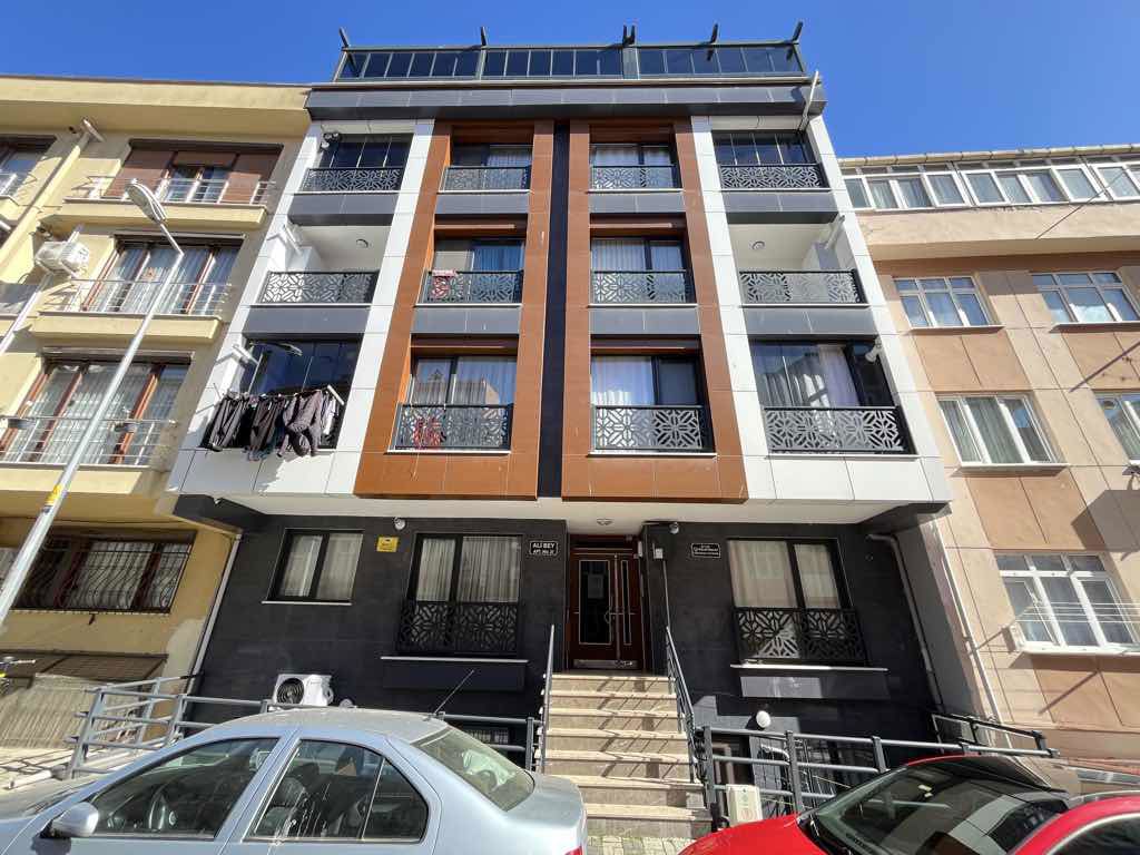 REMAX MASA DAN MURAT REİS MAHALLESİNDE SATILIK 2+1 DAİRE