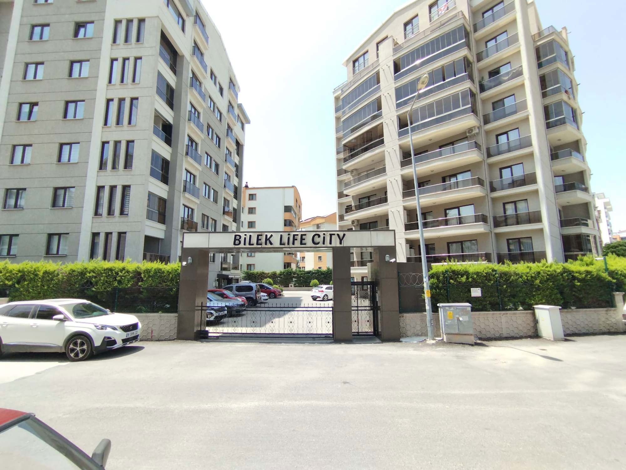 REMAX BEYAZ 23 NİSAN BİLEK LİFE CİTY DE KİRALIK 2+1 DAİRE