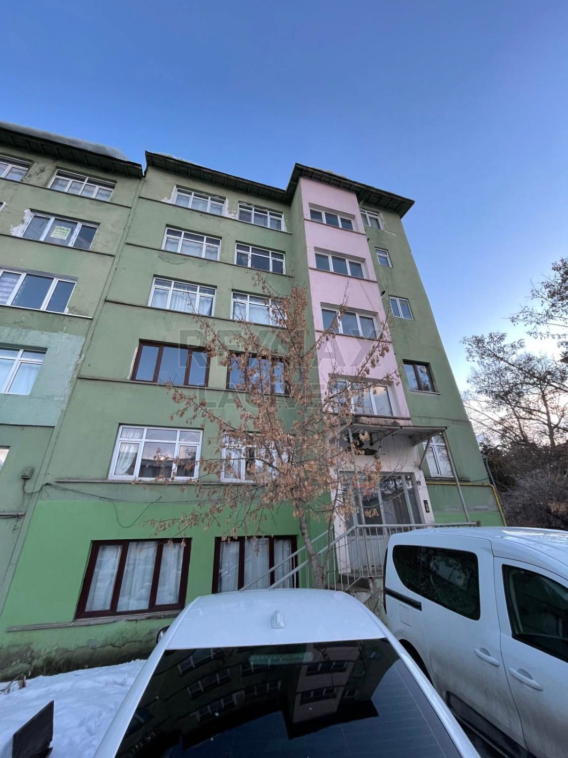 RE/MAX LACIVERT'TEN ŞEHIR MERKEZIN'DE SATILIK 3+1 DAIRE