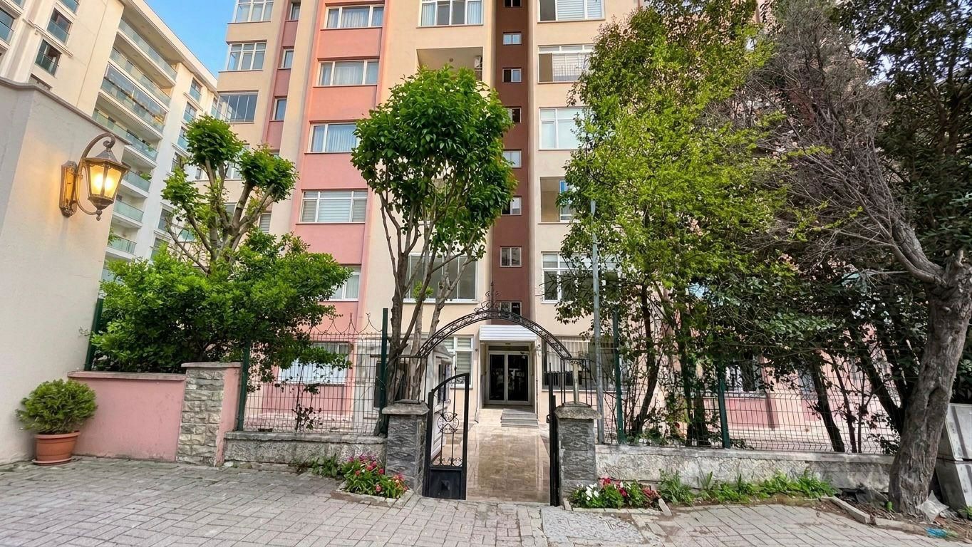 BEYLİKDÜZÜ-YAKUPLU 4+1 180M2 GENİŞ GÜNEY DOĞU CEPHELİ LÜX DAİRE