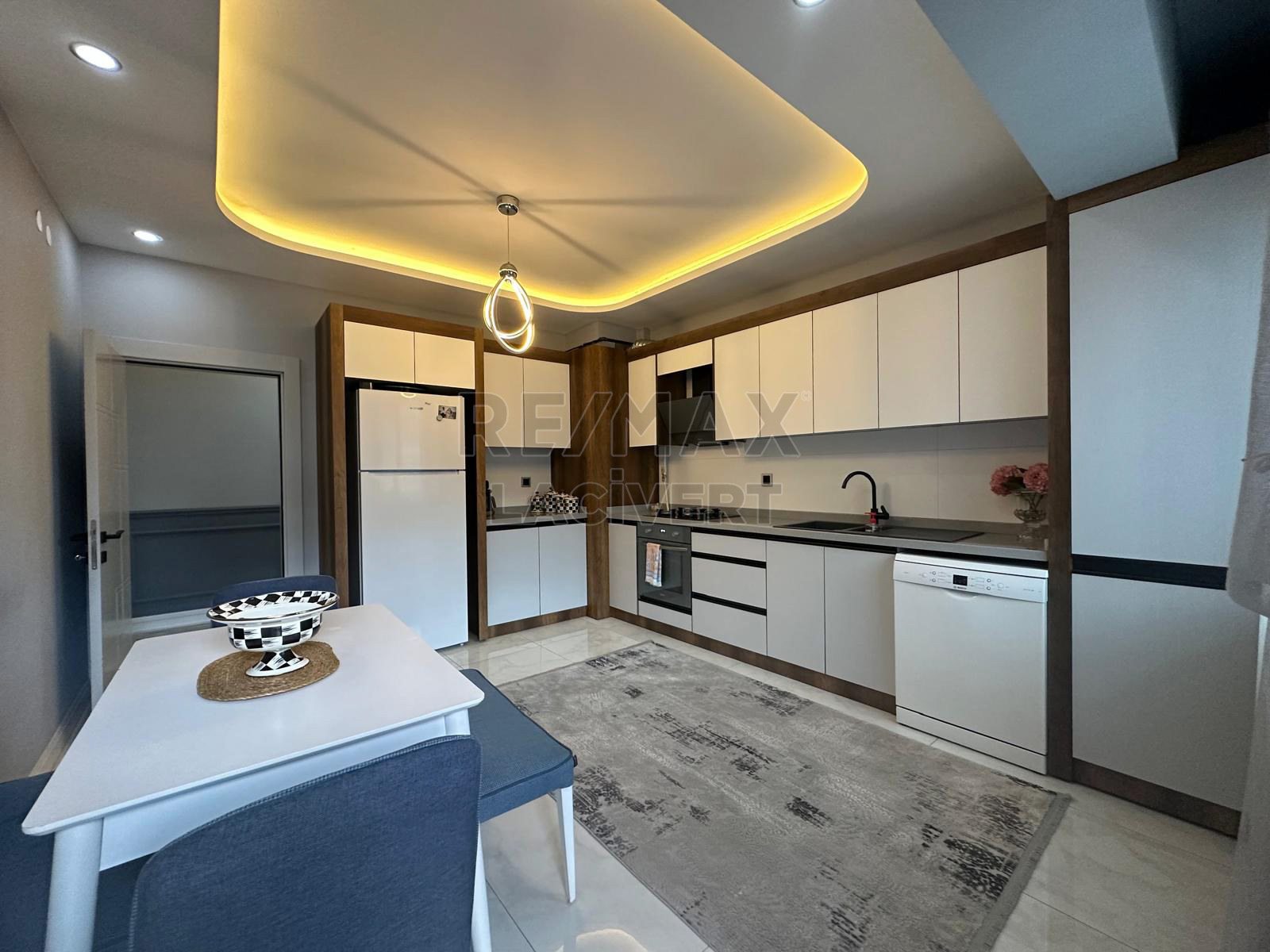 RE/MAX LACİVERT'TEN KOMBİNA'DA SATILIK 3+1 DAİRE