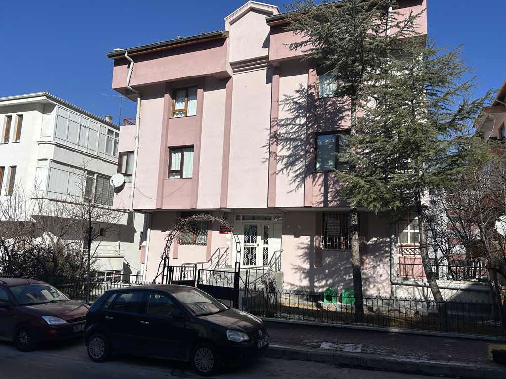 DİKMENDE HASTANE YAKINI FULL YAPILI SATILIK 3+1 DAİRE