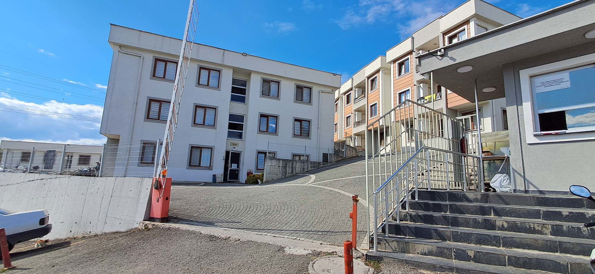 RE/MAX MAVI FATIH ÇELEBİ'DEN KEMALPAŞA 2+1 EŞYALI KIRALIK DAIRE