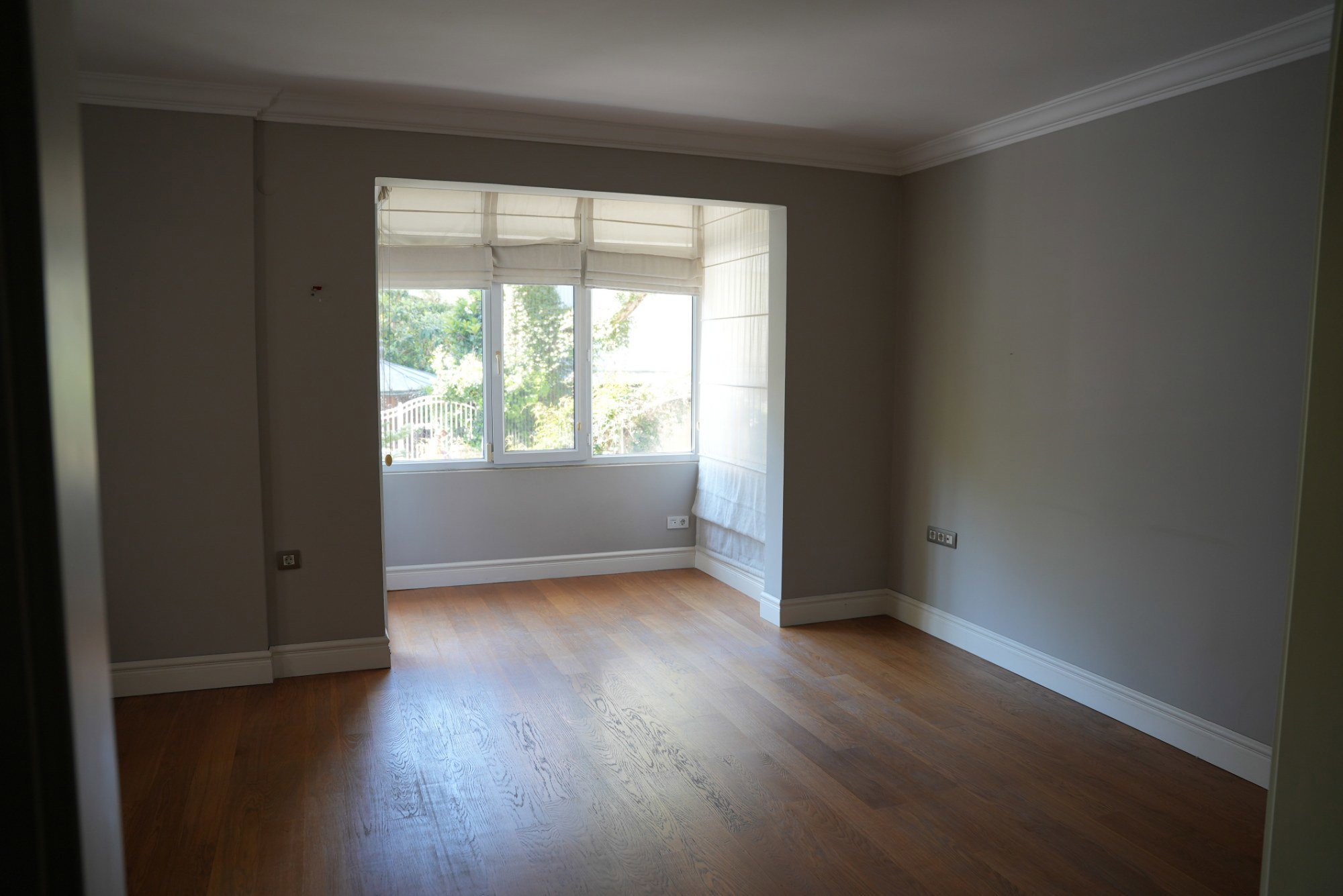 CADDEBOSTAN YALI PARSELİNDE BULUNMAZ FIRSAT SATILIK DAİRE....