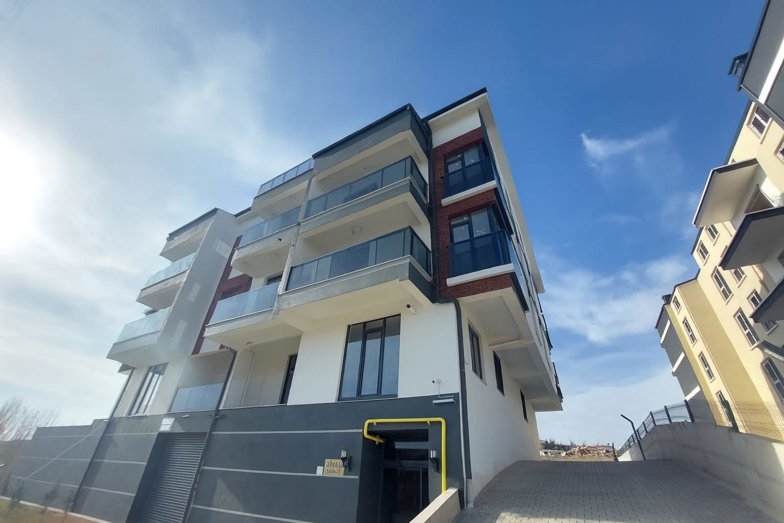 İNCEK KIZILCAŞARDA İSKANLI GENİŞ SIFIR 1+1 DAİRE