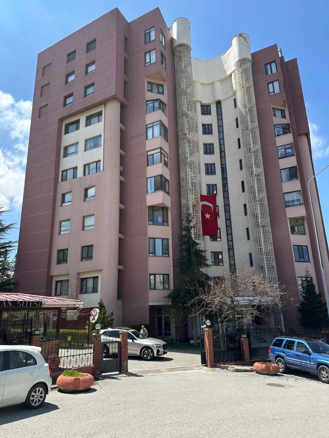 ORAN'DA ORMAN MANZARALI SATILIK 5+1 LÜKS DAIRE