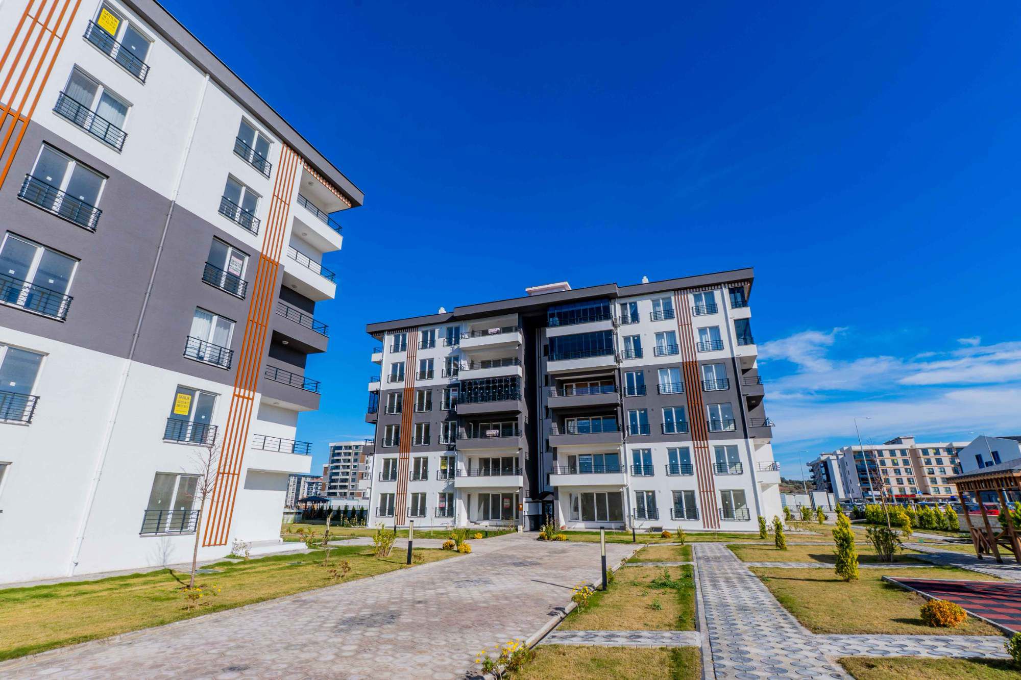 ÇANAKKALE MERKEZ KARACAÖREN MAH. SATILIK YENI BINA 3+1  DAIRE