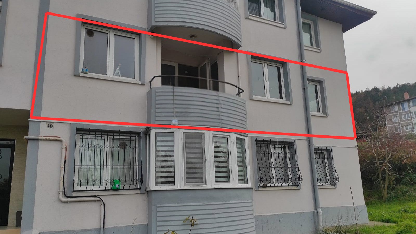 REMAX FREKANSTAN SUBAŞI KALICI KONUTLARDA YENILENMIŞ ARA KAT 3+1